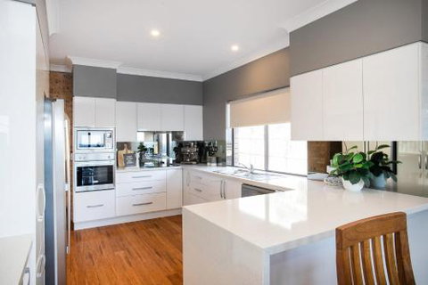 Panoramic Views 170 Mitchell Pde - Travel Agents 3