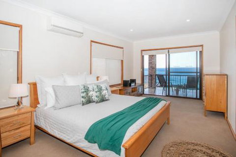 Panoramic Views 170 Mitchell Pde - Travel Agents 6