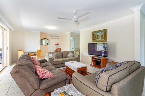 Freshly Renovated Dog Friendly House Walking Distance To Waterfront - Travel Search 3