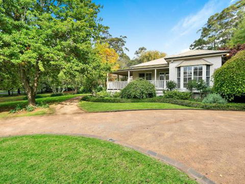 Mirrabooka Burrawang Beautiful Home & 3 Acres Of Gardens In The Southern Highlands - Tourism Guide 0