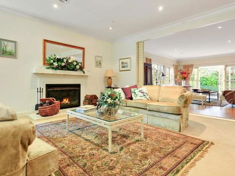 Mirrabooka Burrawang Beautiful Home & 3 Acres Of Gardens In The Southern Highlands - Tourism Guide 4