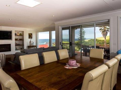 WHALE WATCH FOR FOUR Gerringong 4pm Check Out Sundays - Tourism Guide 4