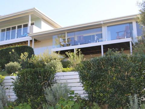 WHALE WATCH FOR FOUR Gerringong 4pm Check Out Sundays - Tourism Guide 5