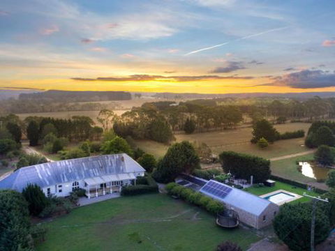 Wembley House Southern Highlands With 4pm Check Out Sunday - Tourism Guide 0