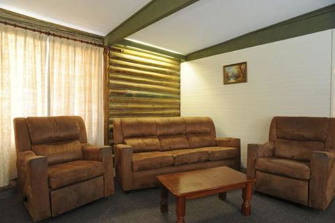 Lakes Entrance Log Cabins - Cruises Travel 5