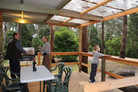 Lakes Entrance Log Cabins - Cruises Travel 2