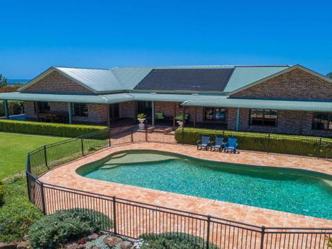 GULL HOUSE Kiama 4pm Check Out Sundays - Travel Agents 0