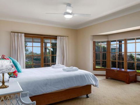 GULL HOUSE Kiama 4pm Check Out Sundays - Travel Agents 1