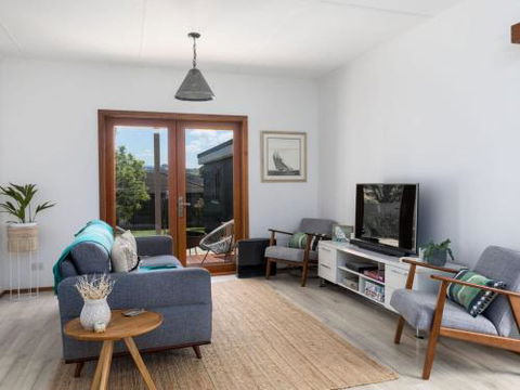 SPINDRIFT Kiama & Surrounds 4pm Check Out Sundays - Travel Agents 0