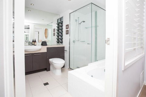 BY THE SEA SHORE STUNNING UNIT POOL SPA WIFI. - Tourism Guide 2