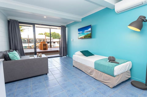 Airlie Sun & Sand Accommodation 2 - Tourism Guide 4