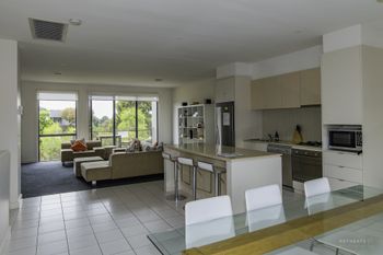 Stylish 3 Bedroom Condo - Travel Search 0