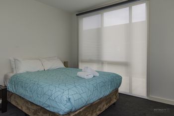 Stylish 3 Bedroom Condo - Travel Search 4