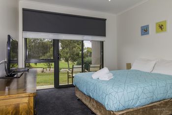 Stylish 3 Bedroom Condo - Travel Search 6