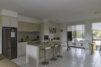 Stylish 3 Bedroom Condo - Travel Search 3