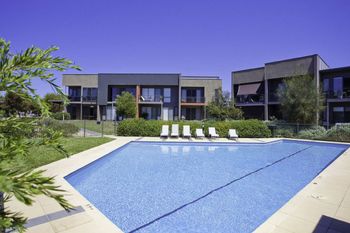 Stylish 3 Bedroom Condo - Travel Search 5