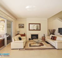 Harbourfront Retreat - Travel Search