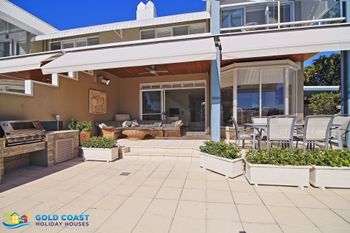 Harbourfront Retreat - Travel Search 4