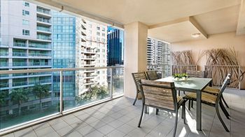 The Apartment Service HELP7 - Travel Search 5