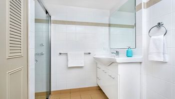 The Apartment Service HELP7 - Travel Search 4