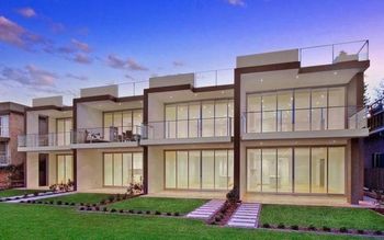 Nautilus Beachfront Apartment 12 - Travel Agents 0