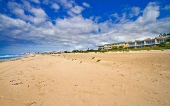 Nautilus Beachfront Apartment 12 - Travel Agents 5