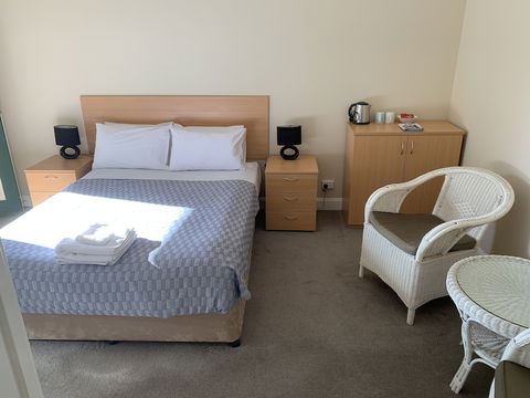 Settlers Hotel York - Tourism Guide 4