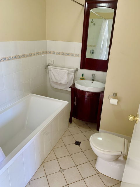 Settlers Hotel York - Tourism Guide 6