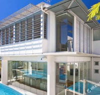 R  W Noosa Holidays 19 the Esplanade - Tourism Guide