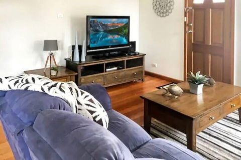 Rye Sleeps 10, Great Weekender - Tourism Guide 0