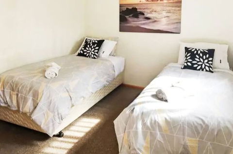 Rye Sleeps 10, Great Weekender - Tourism Guide 1