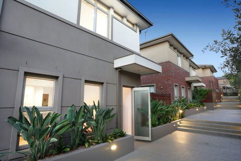 Kew Luxurious Townhouse - Travel Search 1