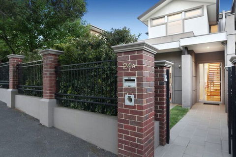Kew Luxurious Townhouse - Travel Search 2