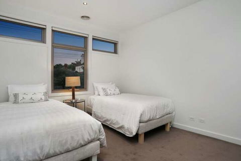 Kew Luxurious Townhouse - Travel Search 3