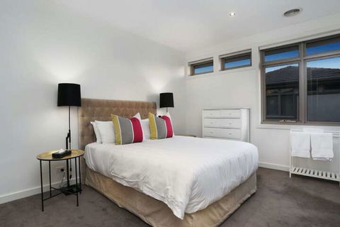 Kew Luxurious Townhouse - Travel Search 5