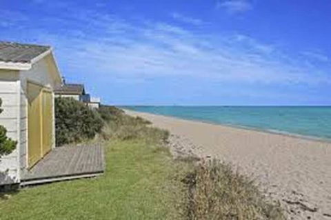 Home Near Shops & Beach - Tourism Guide 2