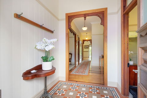 The Guesthouse - Travel Search 2