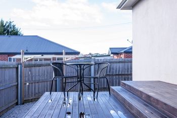Spacious & Bright 4 Bedroom Home - Travel Agents 6