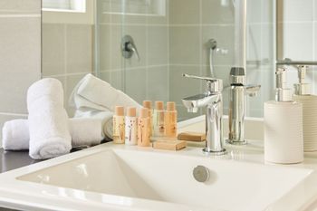 Sleek & Spacious Flat - Travel Agents 2