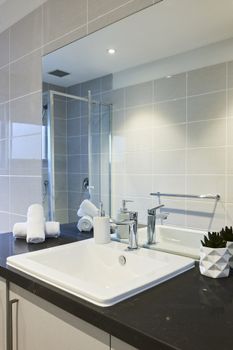 Sleek & Spacious Flat - Travel Agents 3