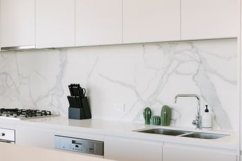 Super Spacious City View Apartments - Travel Search 5