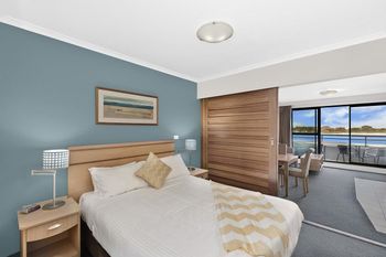 The Oak Room 106 - Travel Agents 1