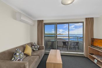 The Oak Room 106 - Travel Agents 5