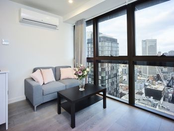 Elegant High Rise Apartment With An Unforgettable View - Tourism Guide 0