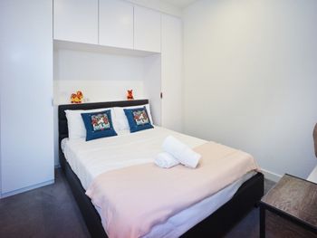 Elegant High Rise Apartment With An Unforgettable View - Tourism Guide 6
