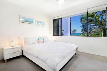 Beachside Escape In Stunning Surfers Paradise - Cruises Travel 3