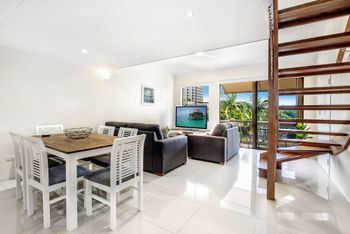 Beachside Escape In Stunning Surfers Paradise - Cruises Travel 6
