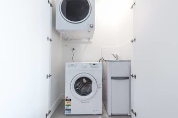 Executive Two Bedroom City Apartment With Views - Travel Search 5
