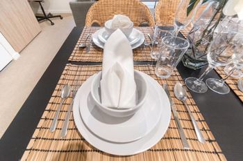 Executive Two Bedroom City Apartment With Views - Travel Search 3