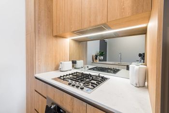 Executive Two Bedroom City Apartment With Views - Travel Search 1